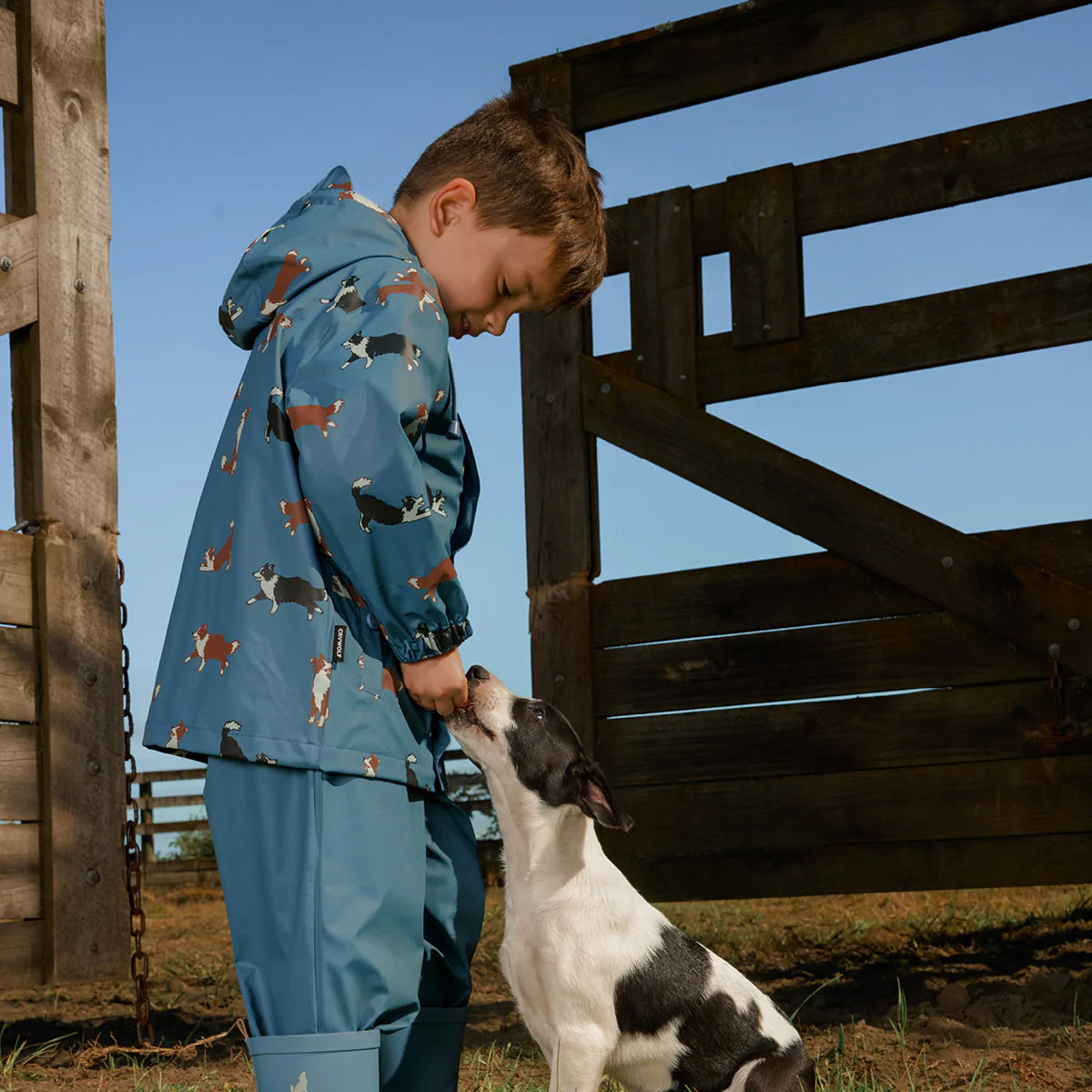 Crywolf Play Jacket Collies on model side view